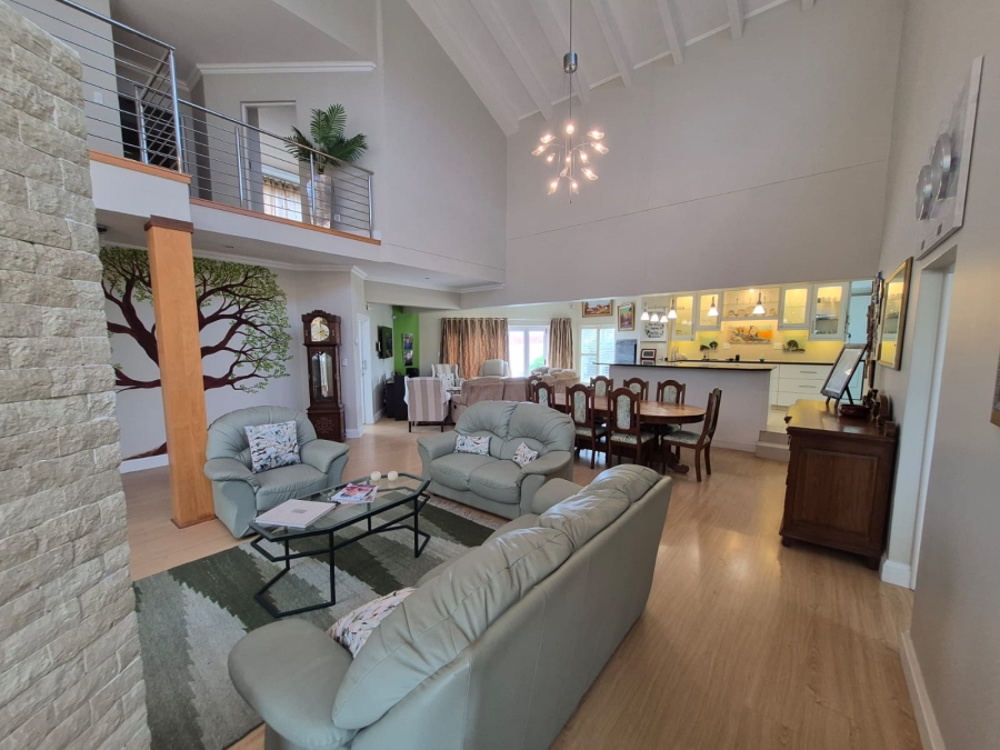 3 Bedroom Property for Sale in Boggomsbaai Western Cape